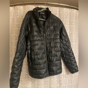 Dark green Patagonia puffer